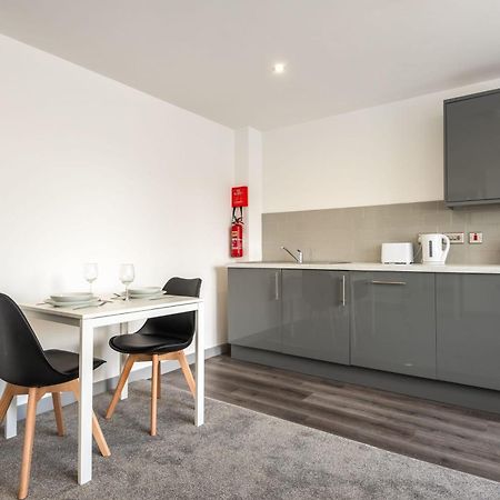 Modern 1 Bedroom Yeadon Apartment Exterior photo