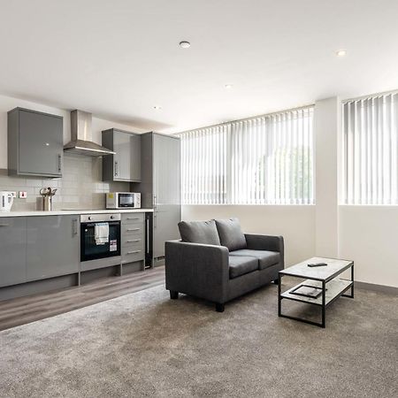 Modern 1 Bedroom Yeadon Apartment Exterior photo