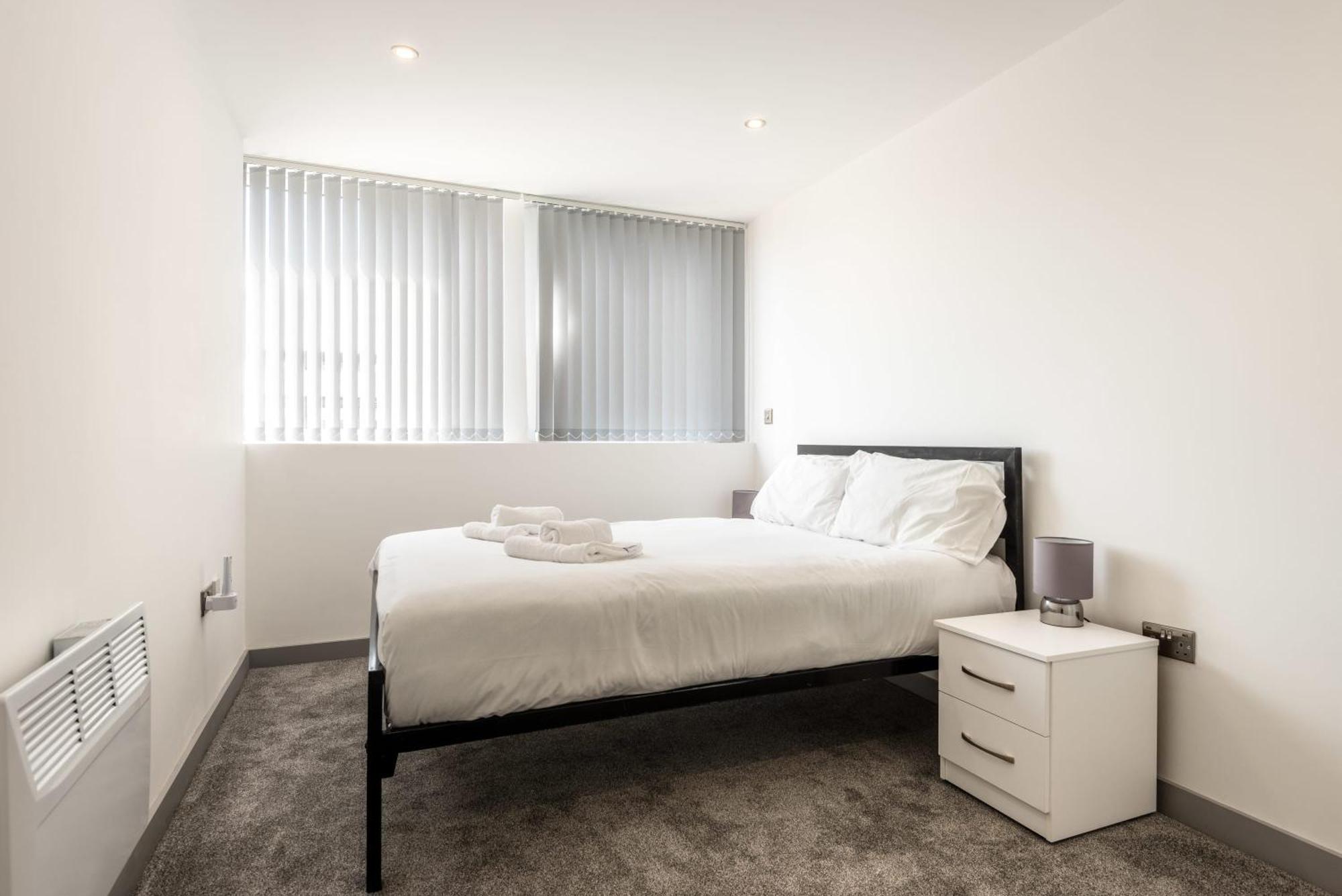 Modern 1 Bedroom Yeadon Apartment Exterior photo