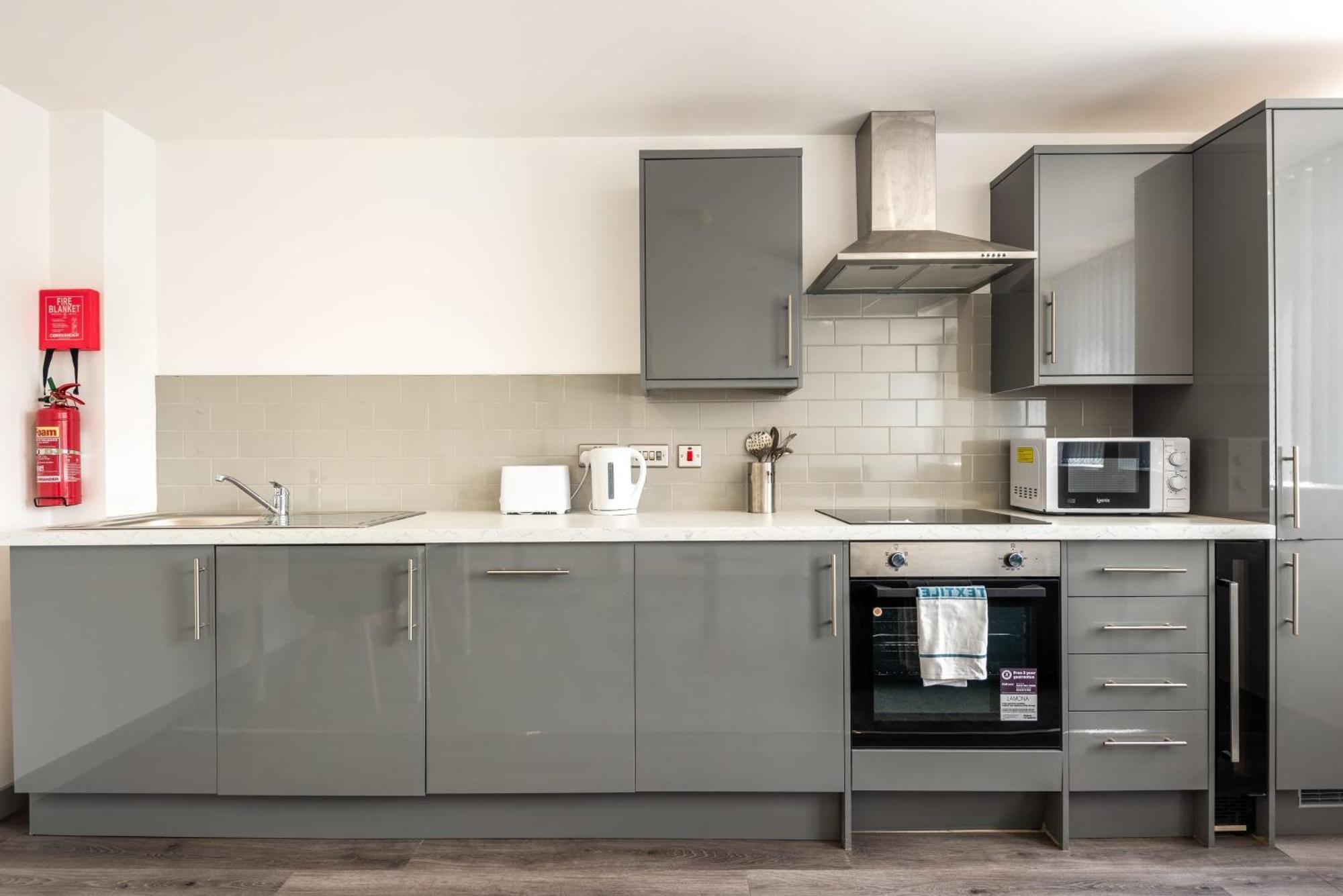 Modern 1 Bedroom Yeadon Apartment Exterior photo